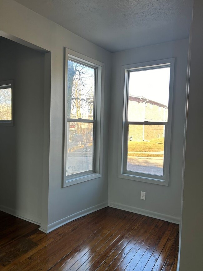 Building Photo - 4411 Davenport St