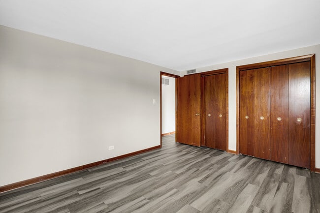 Building Photo - 7105 W Foster Pl