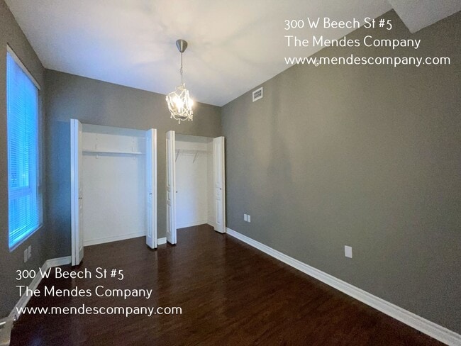 Building Photo - 300 W Beech St