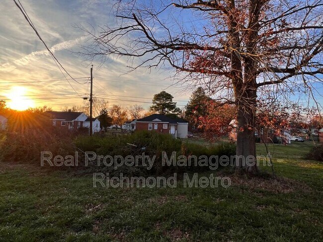 Building Photo - 4608 Eastover Ave