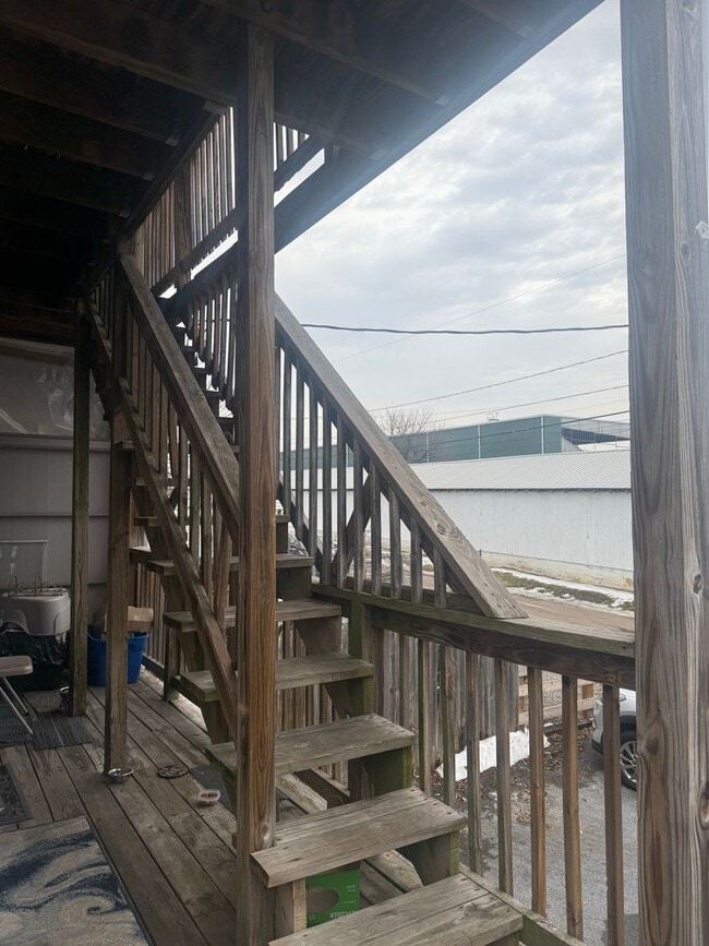 Building Photo - 500 N Mulberry St