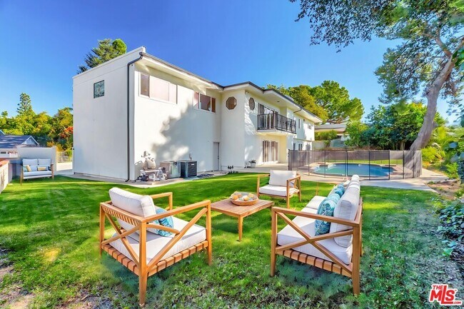 Building Photo - 16608 Park Ln Cir