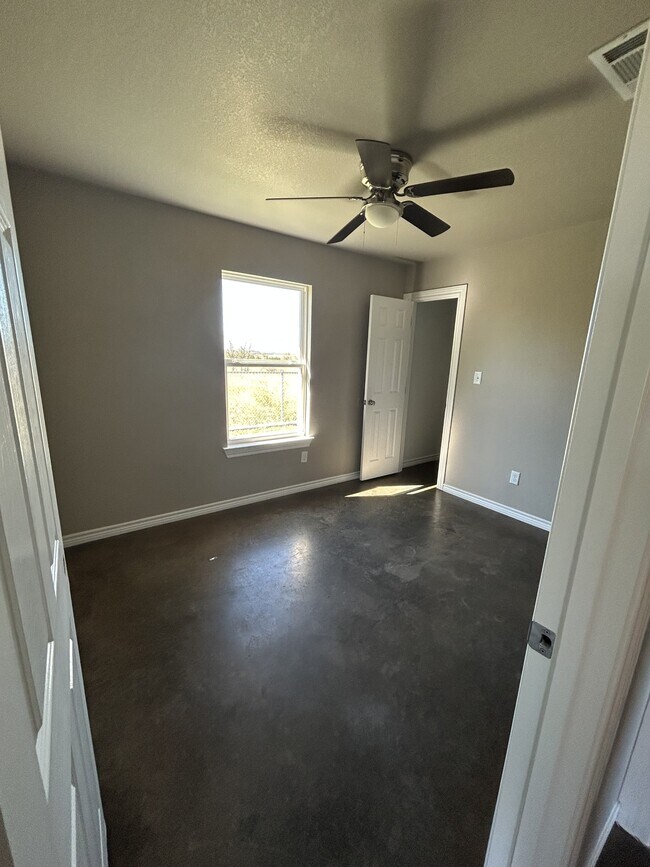 Building Photo - 113 Quail Meadows Dr