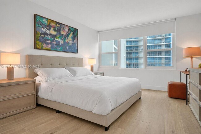Building Photo - 3505 S Ocean Dr