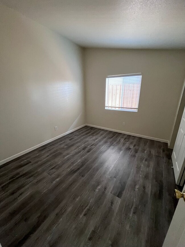 Building Photo - NICE UPDATED HOME IN ELK GROVE!!