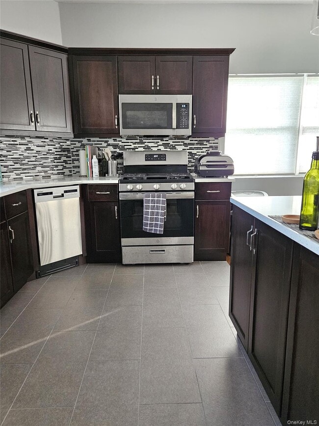 Building Photo - 93 Hempstead Ave