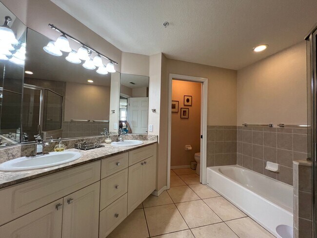 Building Photo - Furnished/Short Term Rental ** Available 9...