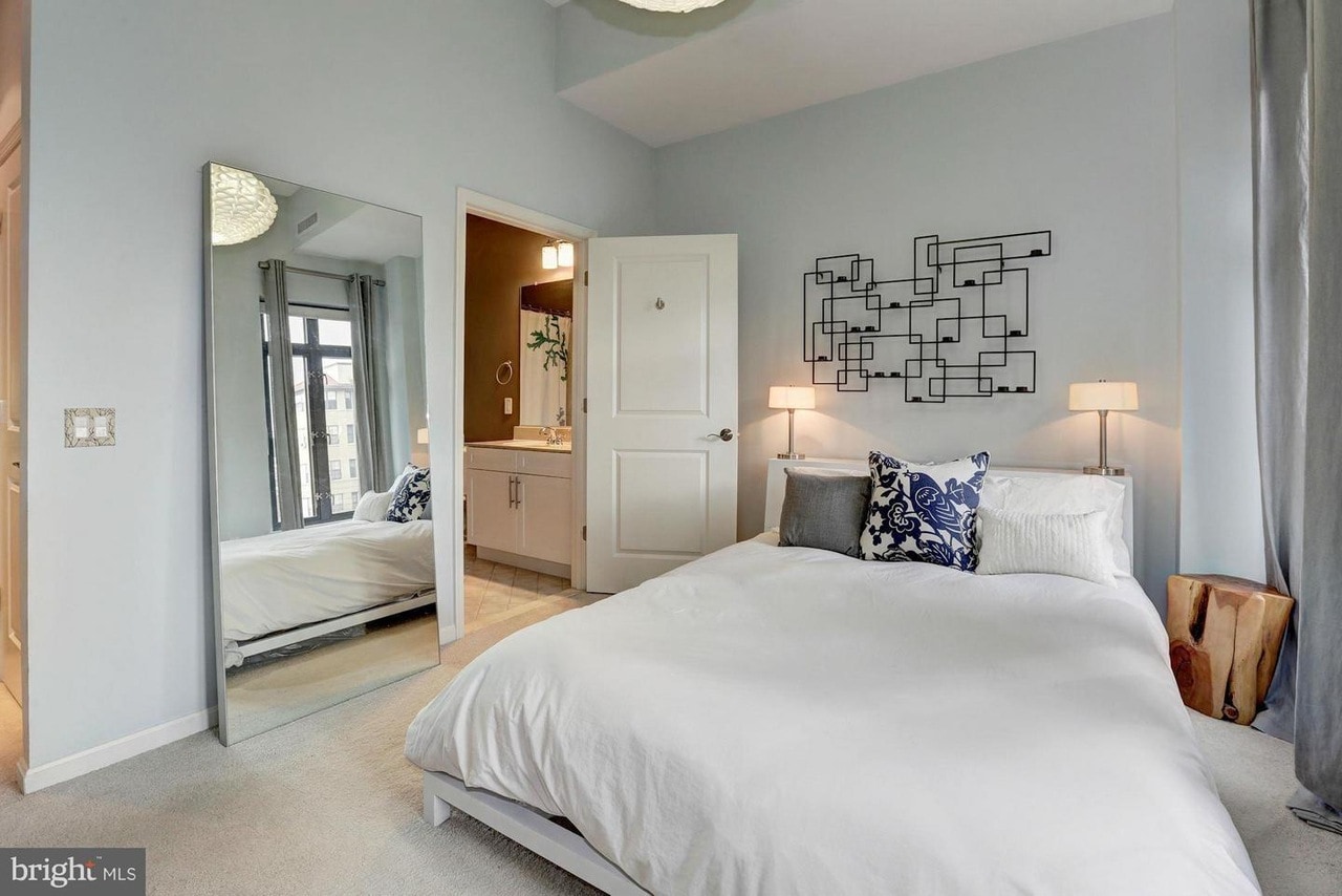 master bd with view to br - 1390 Kenyon Street NW