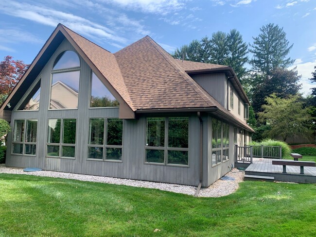 Building Photo - GRAND FIVE BEDROOM HOME