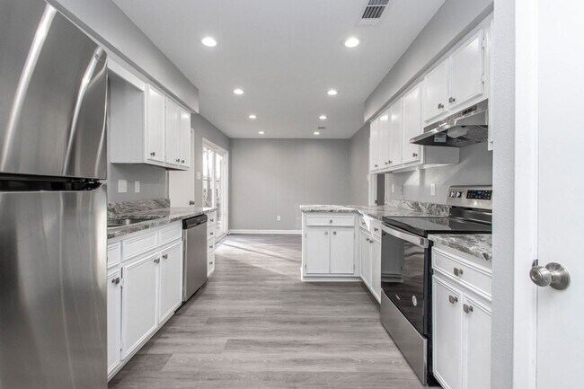 Building Photo - 20 Laver Cir