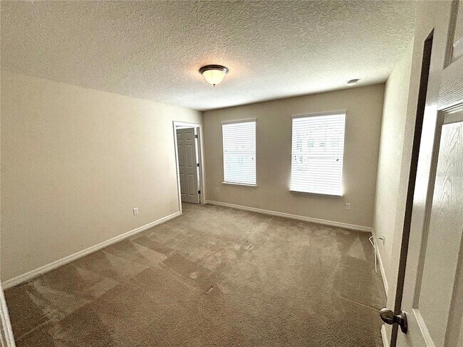 Building Photo - 19363 Fallglo Dr