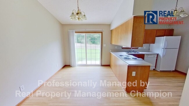 Building Photo - Charming home on Quiet Cul-de-Sac with Ful...