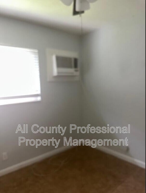 Building Photo - 332 SW 2nd Pl