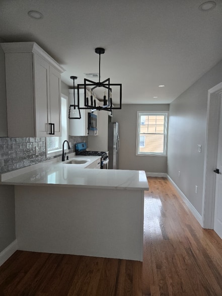 Building Photo - 13 Barstow St