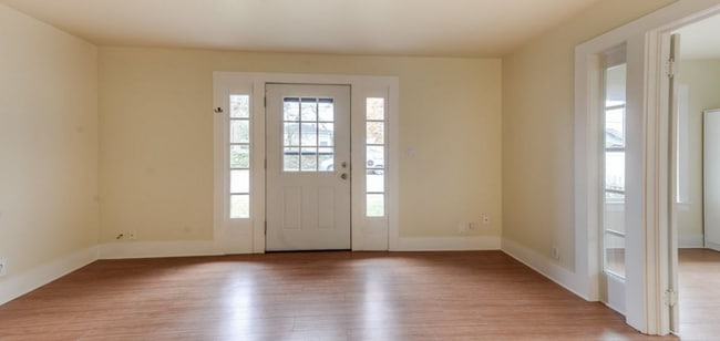 Building Photo - Charming 2 Bedroom 1 Bathroom Bungalow with Oversized 1 Car Garage and Large Manicured  Backyard ...