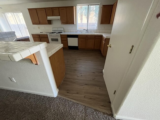 Building Photo - 328 Roadrunner Dr