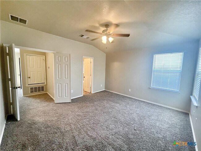 Building Photo - 2221 Lakeline Dr