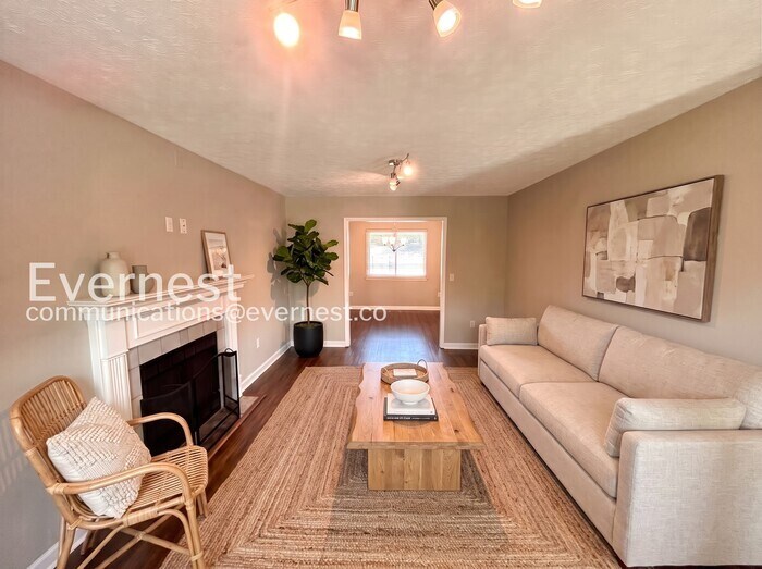 Building Photo - 608 Doral Pointe