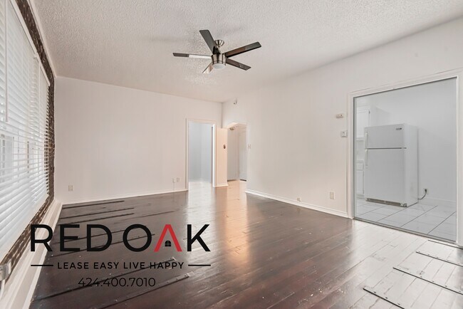 Building Photo - 854 S Oxford Ave