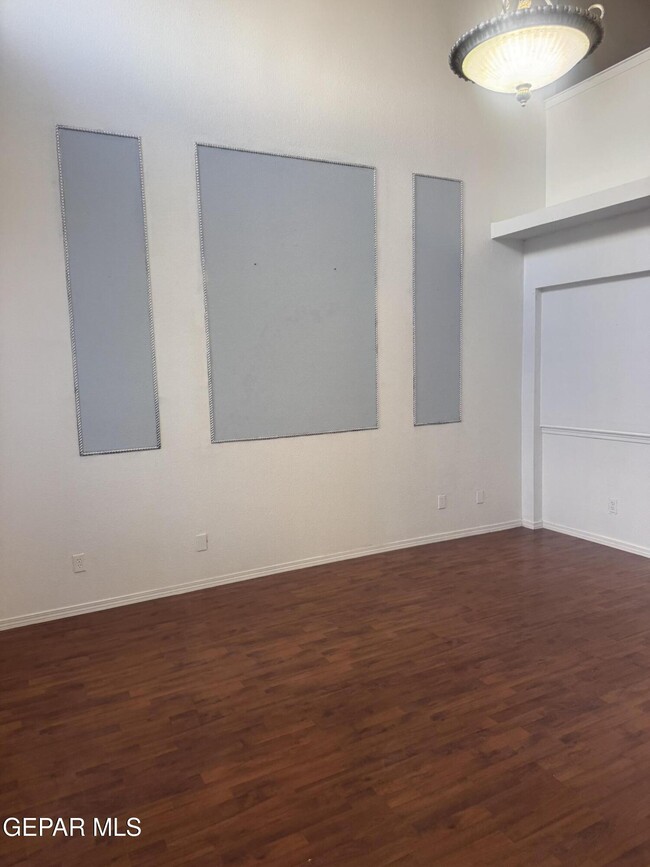 Building Photo - 3033 Tierra Humeda Dr