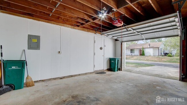 Building Photo - 94C Salix Plaza