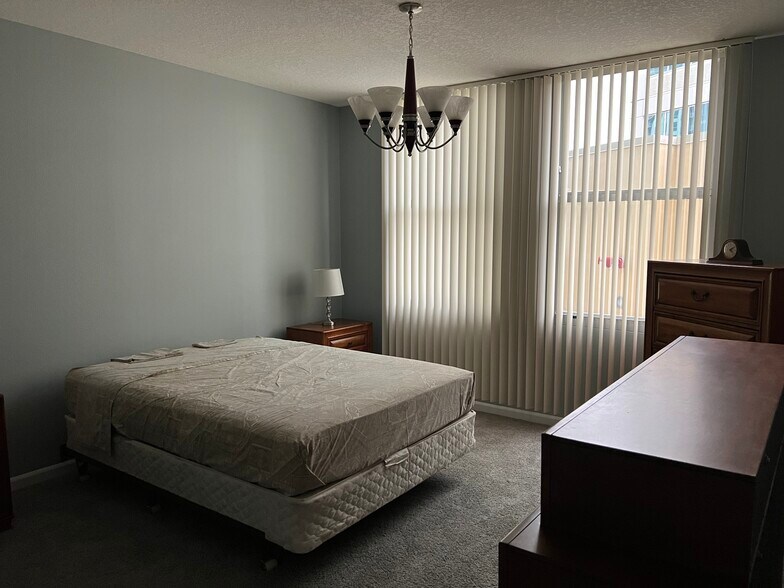 Master Bedroom - 322 E Central