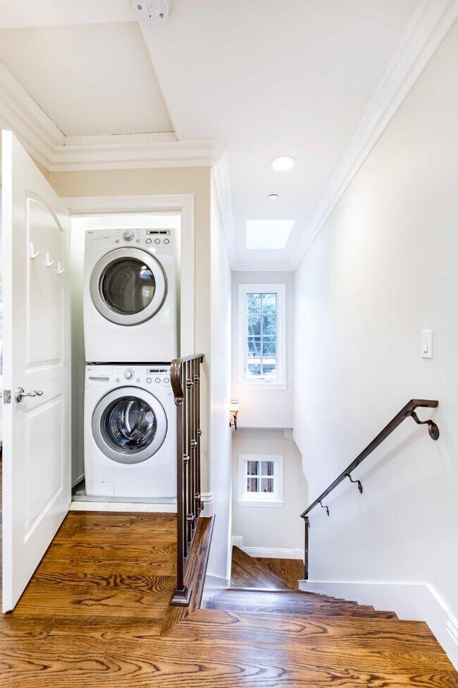 Building Photo - 140 Tennyson Ave