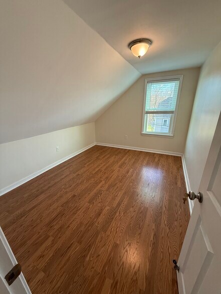 Building Photo - 95 Lake St