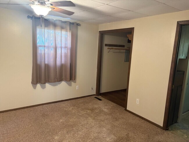 Building Photo - Beautiful 3 bedroom 2 bathroom