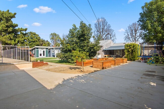 Building Photo - 6835 Aldea Ave