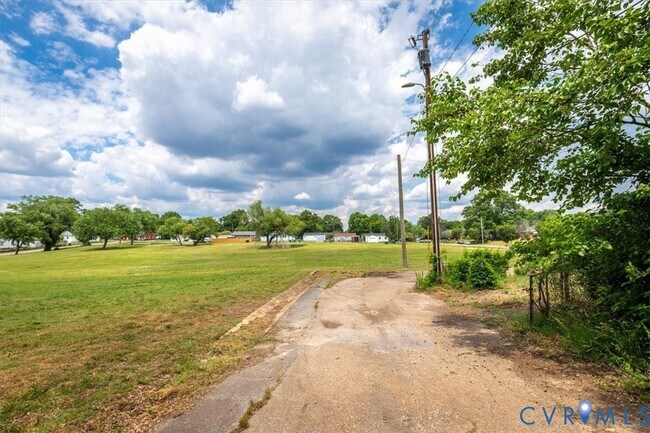 Building Photo - 1806 Sussex St