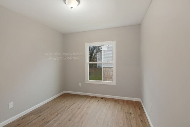 Building Photo - 90 Ridgelawn Rd