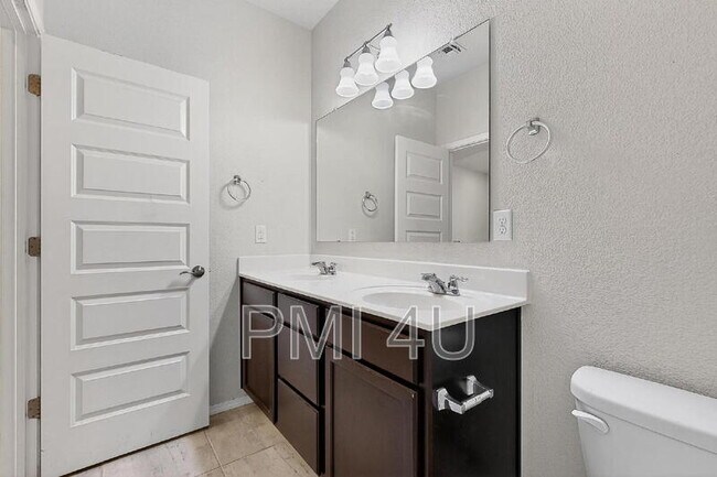 Building Photo - 7110 Overview Rd NE