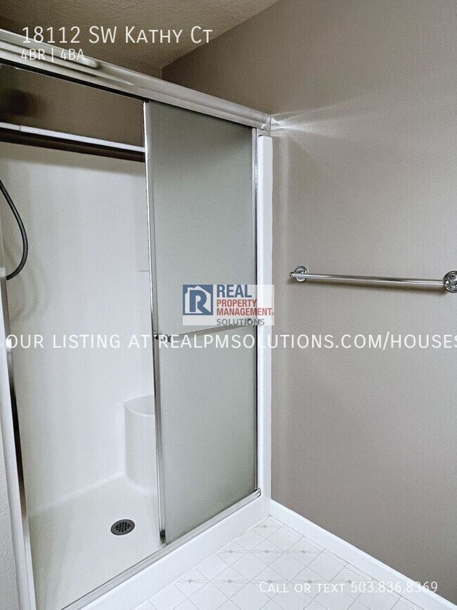 Building Photo - 18112 SW Kathy Ct