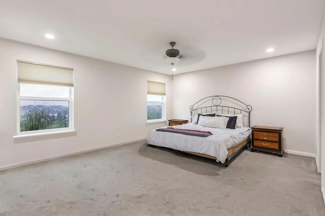 Building Photo - Beautifully updated lakeville 4 bedroom available for lease!
