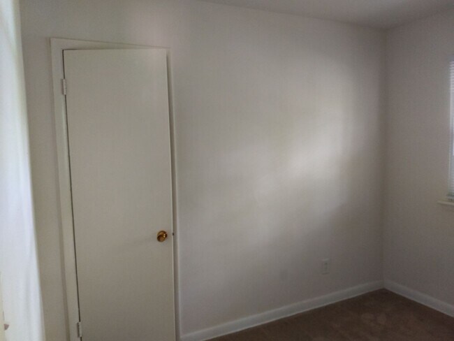 Building Photo - TRI-LEVEL HOME WITH GARAGE AND LARGE FENCE...