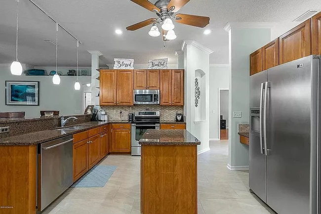 Kitchen - 913 Weybridge Ln