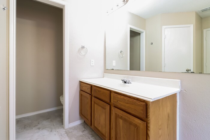 Building Photo - 404 Ridge Dr