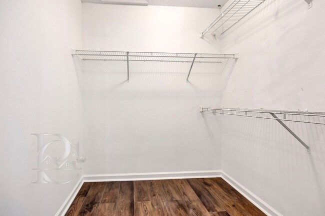 Building Photo - ONE STORY LIVING - MINUTES FROM EVERYTHING