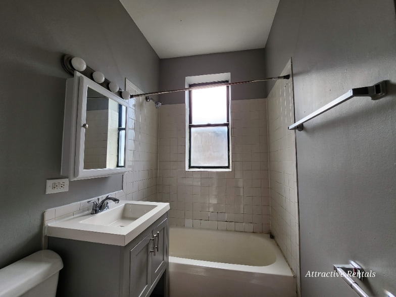 Building Photo - 5645 W Washington Blvd