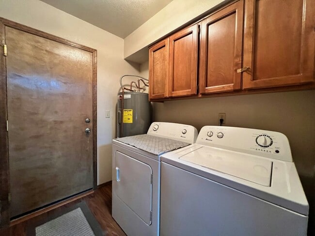 Building Photo - 2702 Juniper Cir