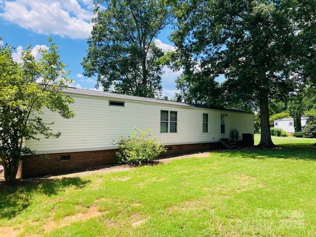Building Photo - 3014 Diddley Dadburn Rd