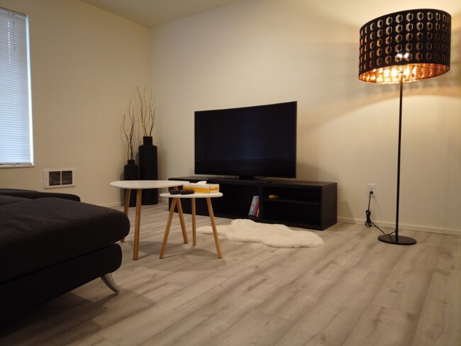 Building Photo - 1605 South Main St