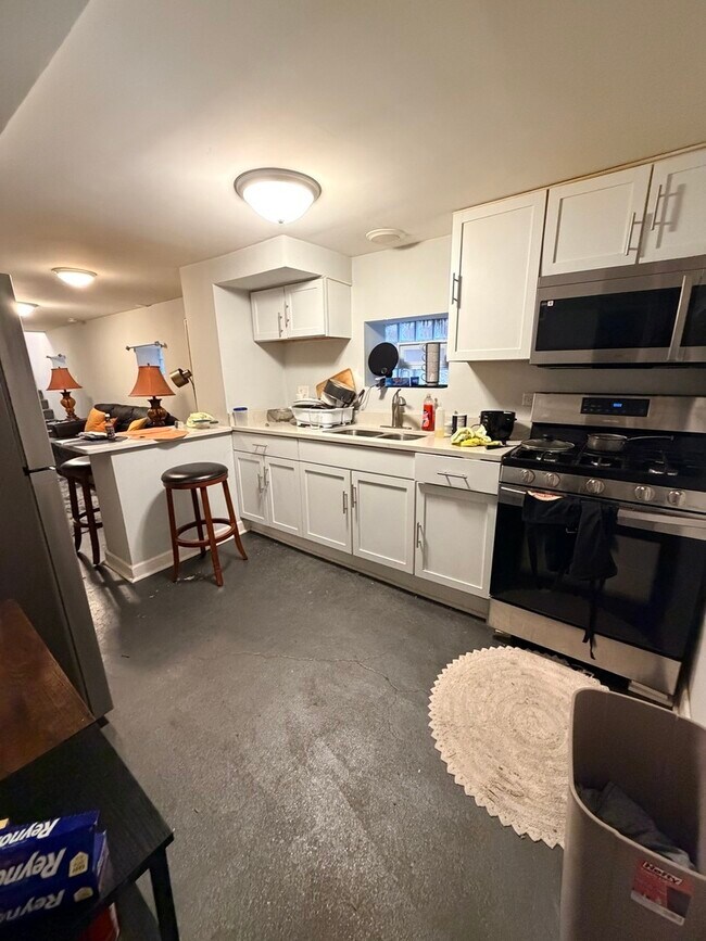 Building Photo - 1822 N Luna Ave