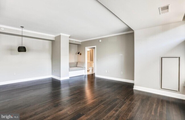 Building Photo - 4915 Hampden Ln