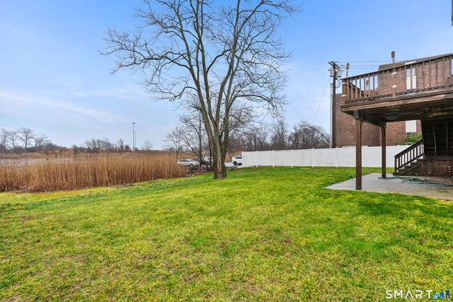 Building Photo - 1180 Main St