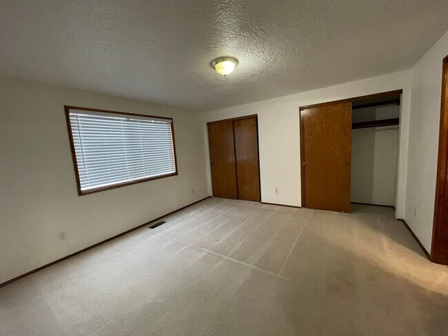 Building Photo - 3526 SE 118th Ave