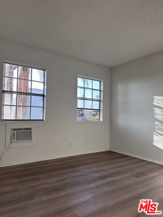 Building Photo - 138 N Mariposa Ave