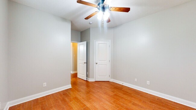 Building Photo - 4004 Ellington Dr