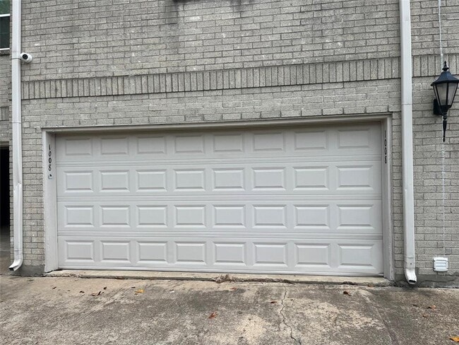 Building Photo - 3800 Tanglewilde St